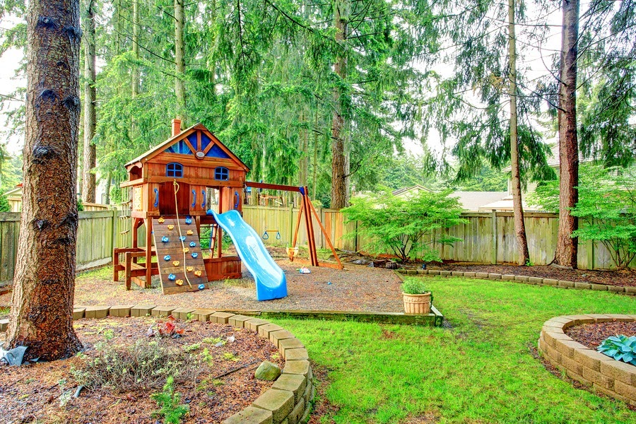 Outdoor Play Area Designs that will Keep your Kids Entertained all summer