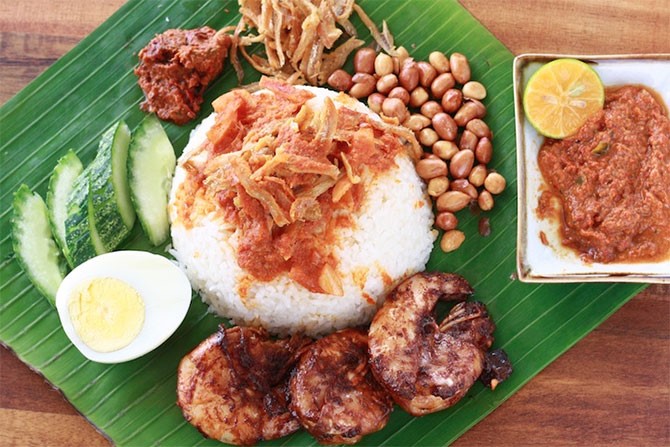 On your trip to Malaysia, don't miss out on these delicious Malaysian food items