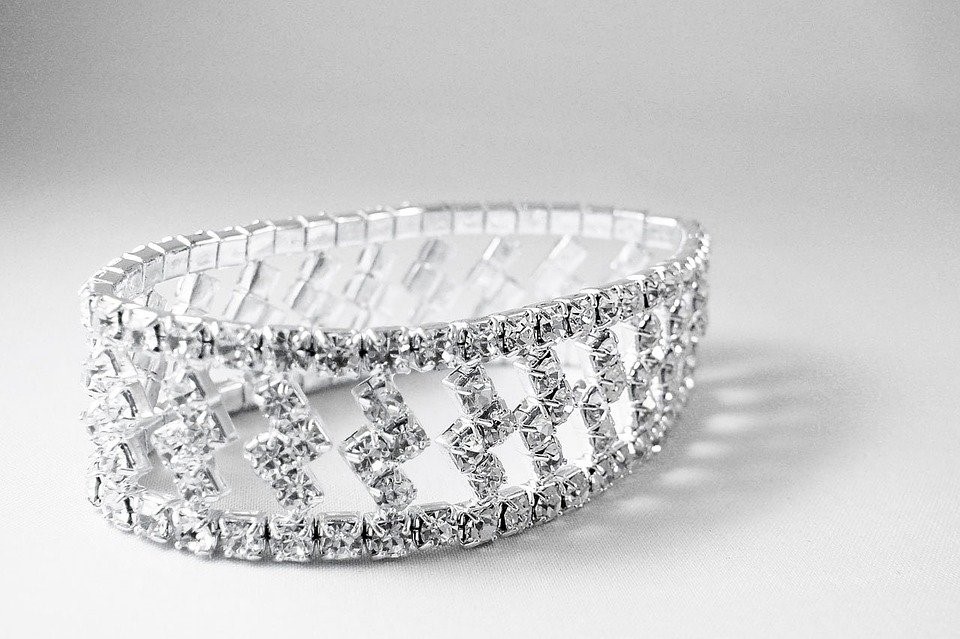 How to Wear Your Diamond Bracelet Just Right