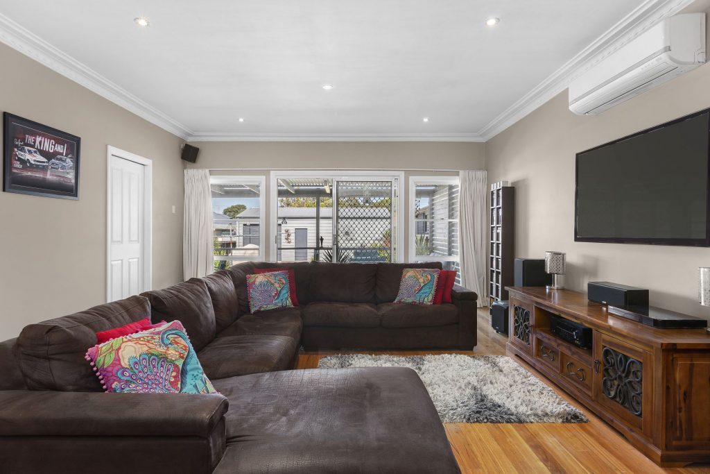 7 things to consider before buying an L shaped corner sofa