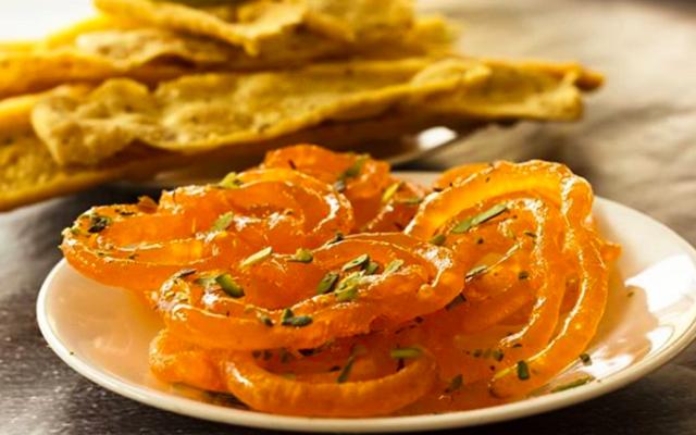 5 Classic Gujarati Street Foods to Try in Ahmedabad